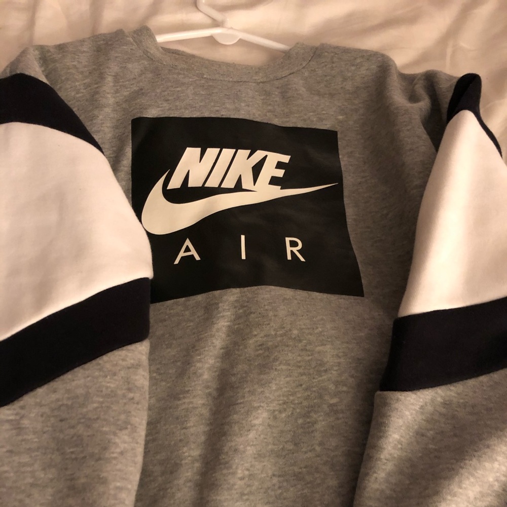 Kids Nike Black, Gray, & white sweater w/ zip side